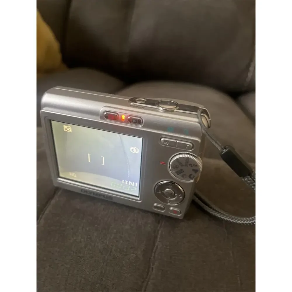 Olympus FE-170 Compact 6.0 MP Digital Camera Silver Tested & WORKS (NO SD CARD)
